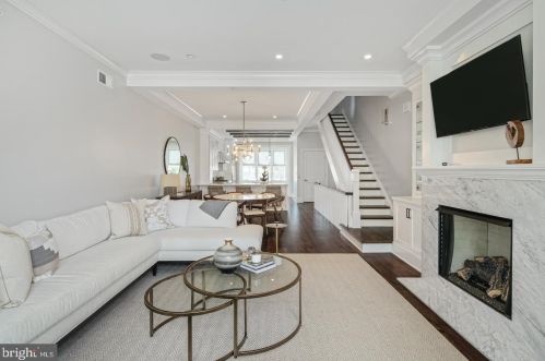 746 Broad St, Philadelphia, PA 19146-2232