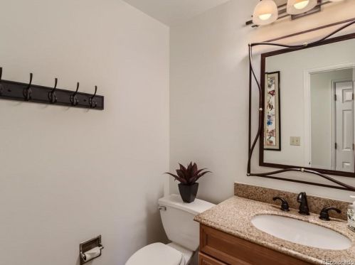 6041 Hinsdale Ave, Englewood CO  80112-1548 exterior