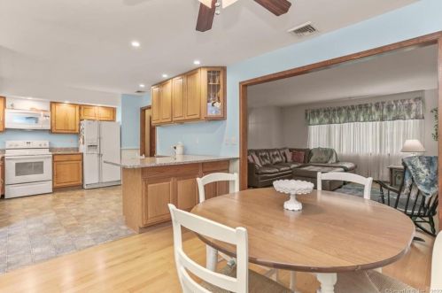 67 Great Oak Rd, Huntington, CT 06484-5210