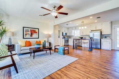 1602 Ashberry Dr, Austin TX  78723-1106 exterior
