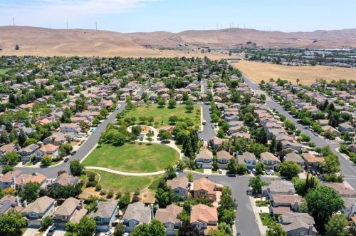 6177 Fieldstone Dr, Livermore, CA 94551-8939