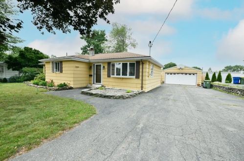 208 Highland Dr, Waterbury, CT 06708-3619