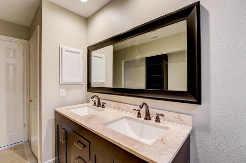 1613 San Francisco St, Carrollton TX 75007-5050 exterior