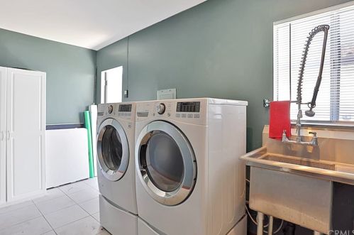 2019 Chilton Dr, Glendale CA  91201-1169 exterior