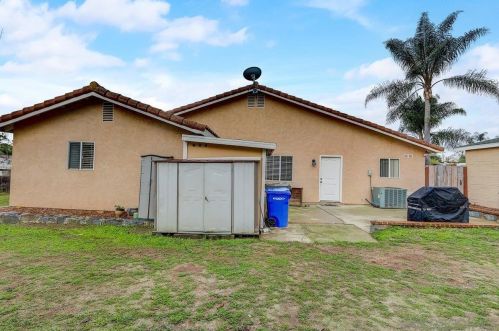 145 El Valle Opulento, Vista CA 92083-7708 exterior