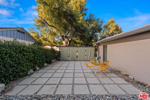 2430 Bywood Dr, Glendale CA  91206-4703 exterior