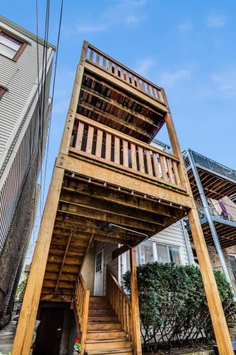 856 Newport Ave, Chicago IL  60657-2311 exterior