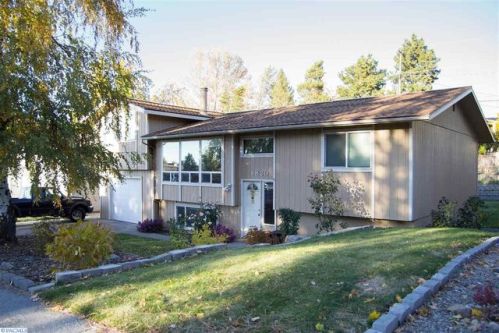 1820 Hall Dr, Pullman, WA 99163-3551