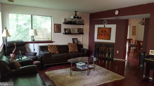 10699 Spring Oak Ct, Springfield VA  22015-2246 exterior