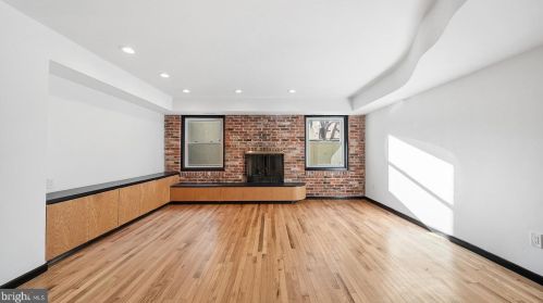 512 4 St, Philadelphia PA 19133-3105 exterior