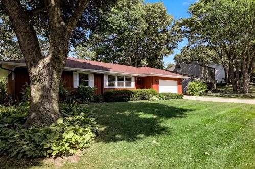 1520 21st Ave, Saint Paul, MN 55112-5536