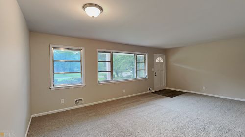 4587 Hopewell Rd, Atlanta GA  30337-5405 exterior
