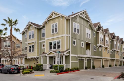 1913 Cambridge Dr, Mountain View, CA 94043-1774