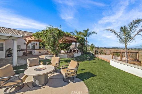 6528 Blackwood St, Riverside CA  92506-6240 exterior