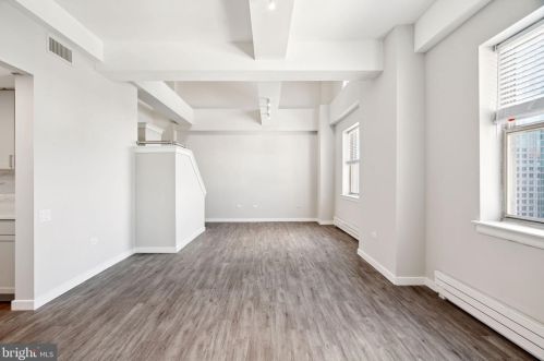 101 9th St, Philadelphia, PA 19107-2410