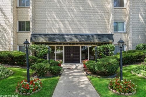 8650 Ferris Ave, Morton Grove, IL 60053-2867