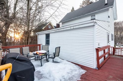 390 Pearl Lake Rd, Waterbury, CT 06706-2528