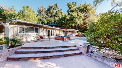 15320 Kingswood Ln, Van Nuys, CA 91403-5025