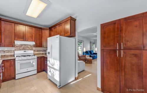 1168 Chalet Dr, Carol Stream IL  60188-3972 exterior