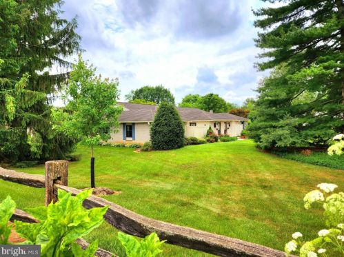 50 Valleybrook Dr, Lancaster PA  17601-4612 exterior