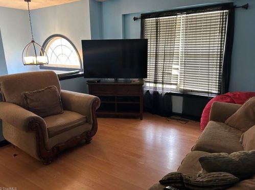 147 Bridgewater Rd, Mount Airy, NC 27030-7557