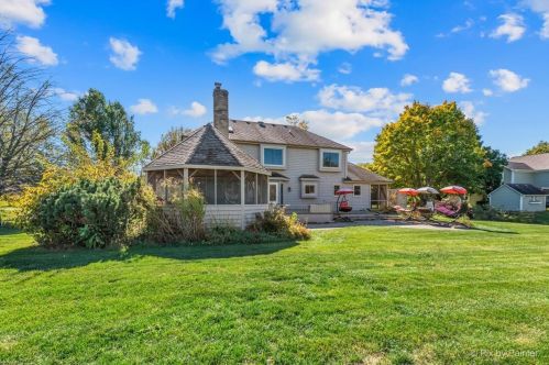 7 Crestview Dr, Oswego IL  60543-9475 exterior