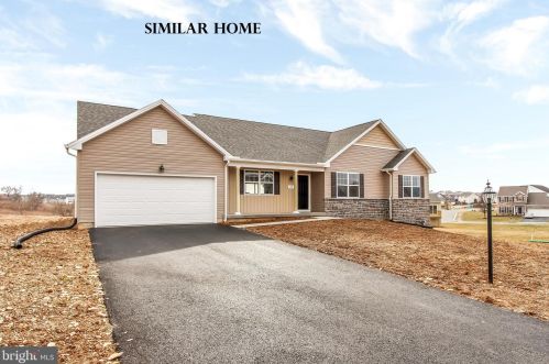 210 Farm House Ln, York, PA 17408-6245