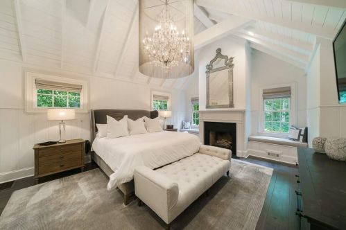 1574 Cave Rd, Atlanta GA  30327-3120 exterior
