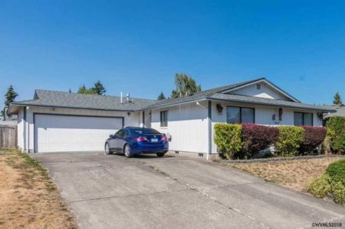 2644 11th St, Lebanon, OR 97355-1016