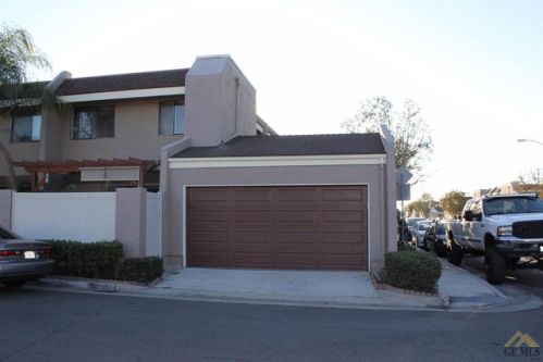 7590 College Dr, Stanton, CA 90680-1542