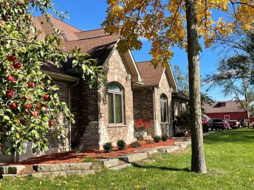 13659 Barber Greene Rd, Sycamore, IL 60178-8227