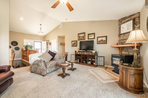 1877 Clifftop Ln, Pueblo CO 81007-3931 exterior