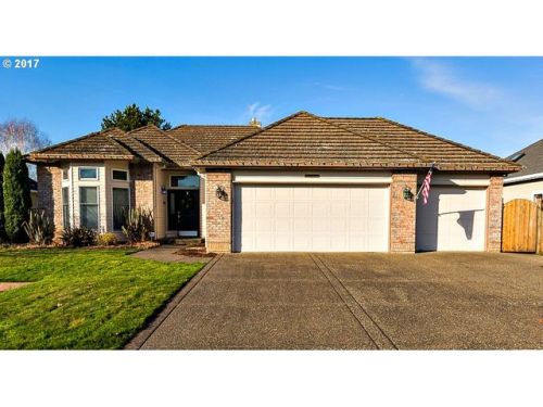 2637 Hazelnut Dr, Woodburn, OR 97071-8671