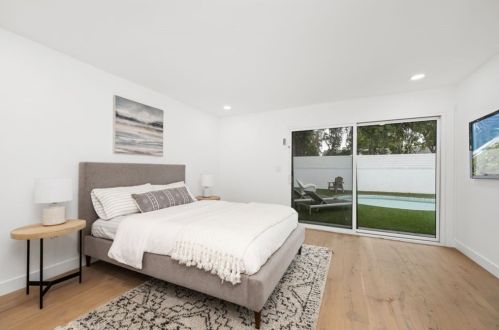 5261 Allott Ave, Van Nuys CA  91401-5902 exterior