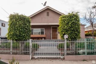 1045 Dewey Ave, Los Angeles CA  90006-2607 exterior