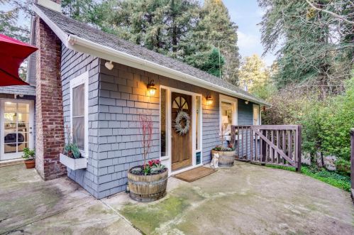 17721 Navajo Trl, Los Gatos, CA 95033-8814