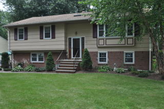 17 Schuyler St, Parsippany, NJ 07054-4323