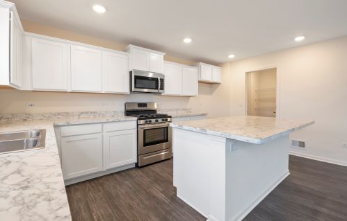 606 Ironwood Ave, Oswego, IL 60543-3100