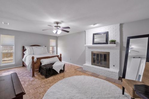 1011 Oxfordshire Dr, Carrollton TX 75007-4817 exterior