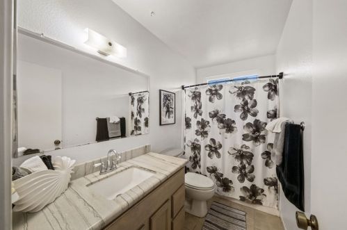 9479 Stirrup St, Riverside CA  92509-4960 exterior