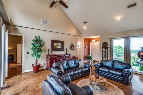 2339 Highland Hts Ln, Carrollton TX 75007-2033 exterior