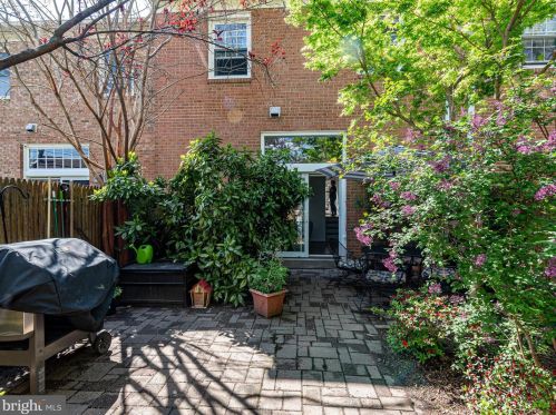 5271 Bradgen Ct, Springfield VA  22151-3505 exterior