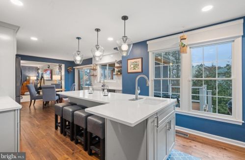 827 Spring Knoll Dr, Herndon VA  20170-3920 exterior
