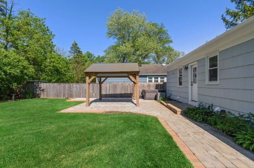 1242 Arbor Vitae Rd, Bannockburn IL  60015-2837 exterior