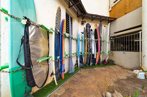 300 Wai Nani Way, Honolulu HI 96815-3961 exterior