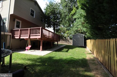 8005 Lake Pleasant Dr, Springfield VA  22153-3005 exterior