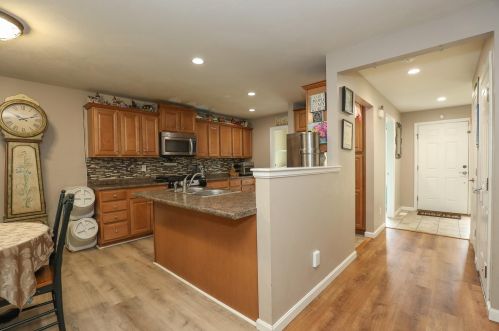 26 Auburn Rd, Londonderry, NH 03053-2247