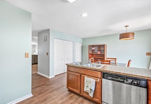 1252 Alta Vista Dr, Pingree Grove IL  60140-2057 exterior