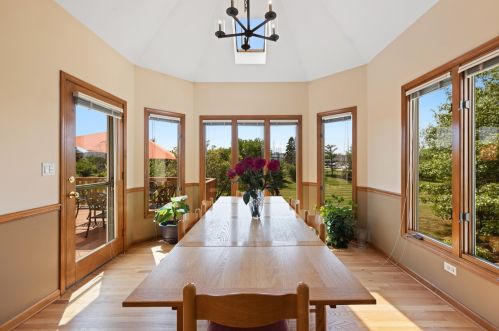 6870 Fieldstone Dr, Willowbrook IL  60527-6968 exterior