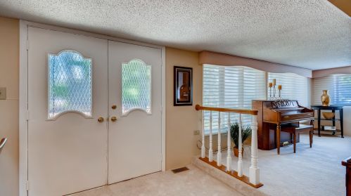 42184 6th Ave, Antioch, IL 60002-8235